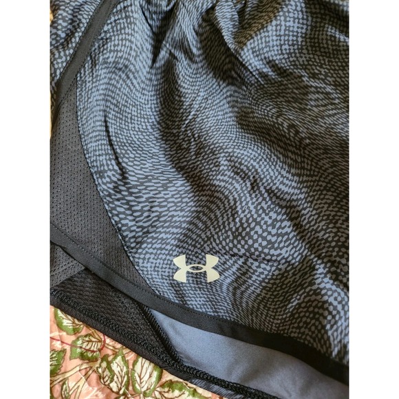 Under Armour UA Fly By 2.0 Printed Shorts Black Loose Fit Shorts Womens size XL - Picture 10 of 11